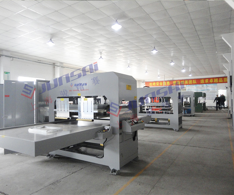 珊瑚絨地墊壓花機(jī)